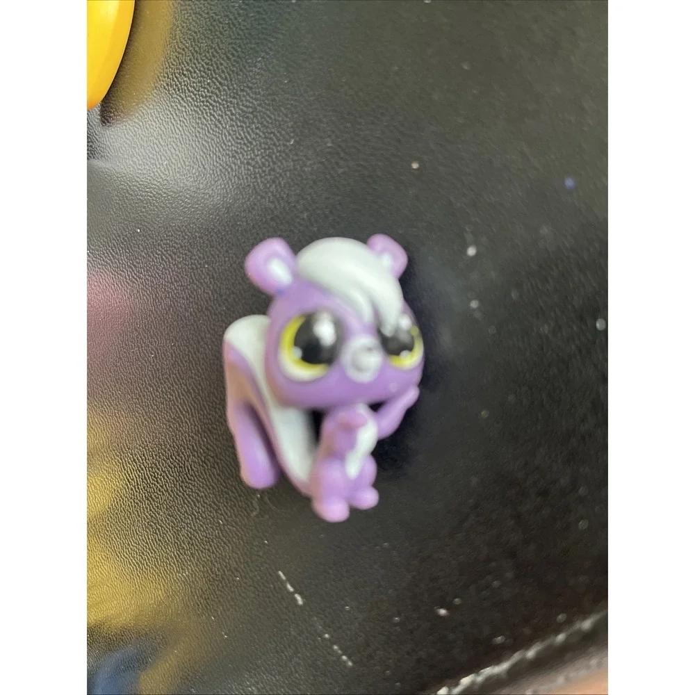Hasbro Littlest Pet Shop #3780 Skunk Purple Bit Mini LPS
